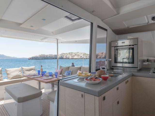 Book yachts online - catamaran - Astréa 42 M - Serene Blue - rent
