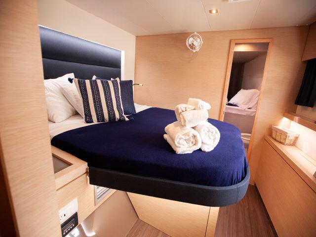 Book yachts online - catamaran - Saona 47 M - Dark Star - rent