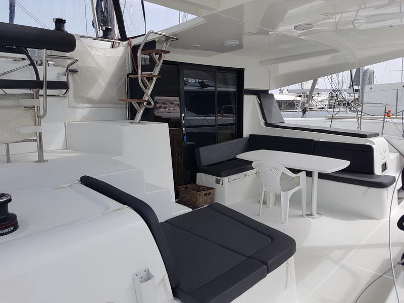 Book yachts online - catamaran - Lagoon 42 - Agia Irini - rent