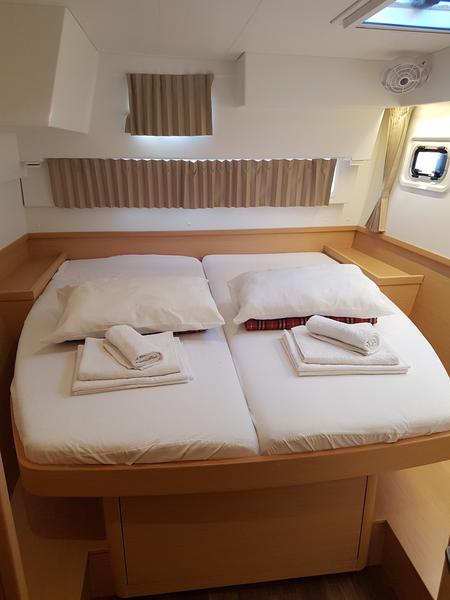 Book yachts online - catamaran - Lagoon 42 - Agia Irini - rent