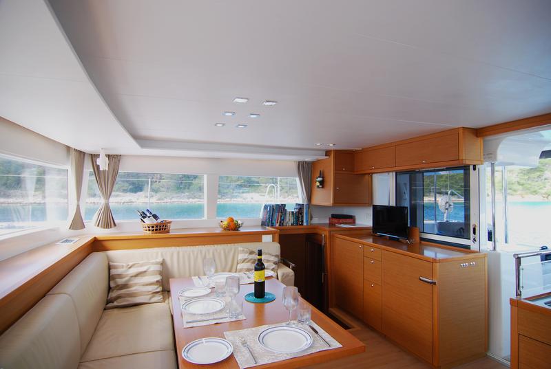 Book yachts online - catamaran - Lagoon 450 F - Grey Goose I  -  All inclusive half board - rent