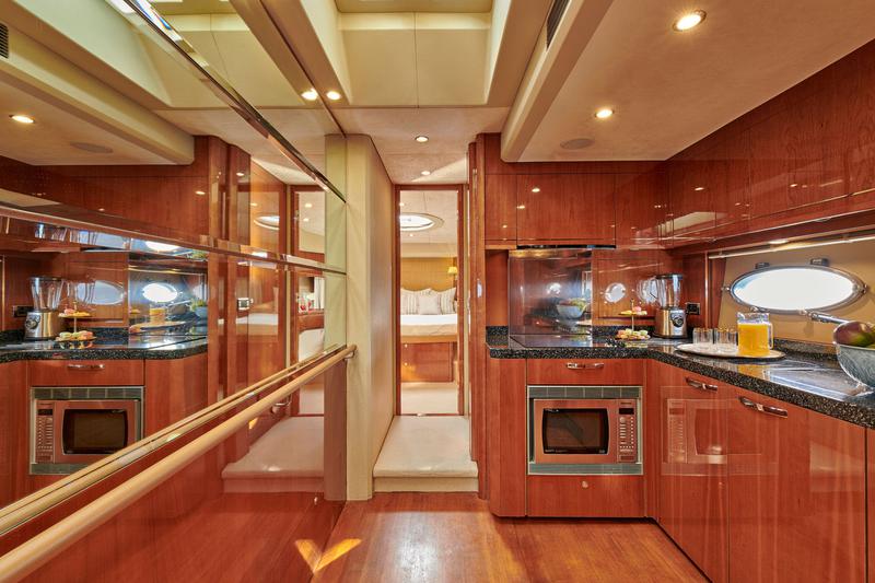 Book yachts online - motorboat - Princess V70 - Estia One - rent