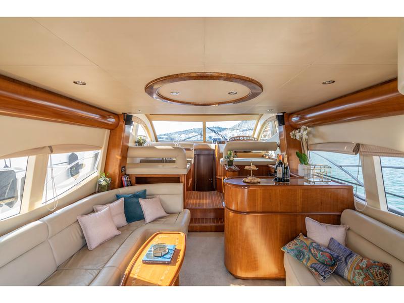 Book yachts online - motorboat - Majesty 50 - Estia Two - rent