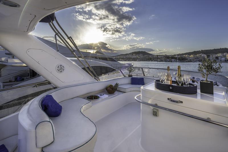 Book yachts online - motorboat - Majesty 50 - Estia Two - rent