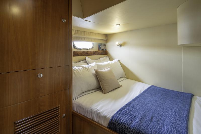 Book yachts online - motorboat - Majesty 50 - Estia Two - rent