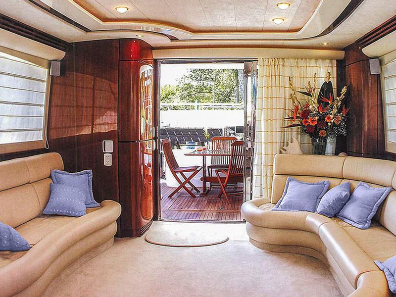 Book yachts online - motorboat - Altamar 64 - Lady L - rent