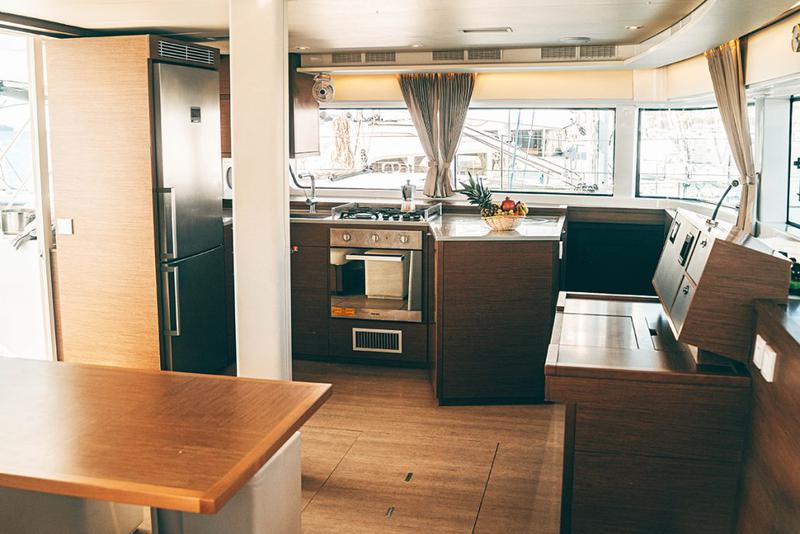 Book yachts online - catamaran - Lagoon 52F - AKANA  - rent
