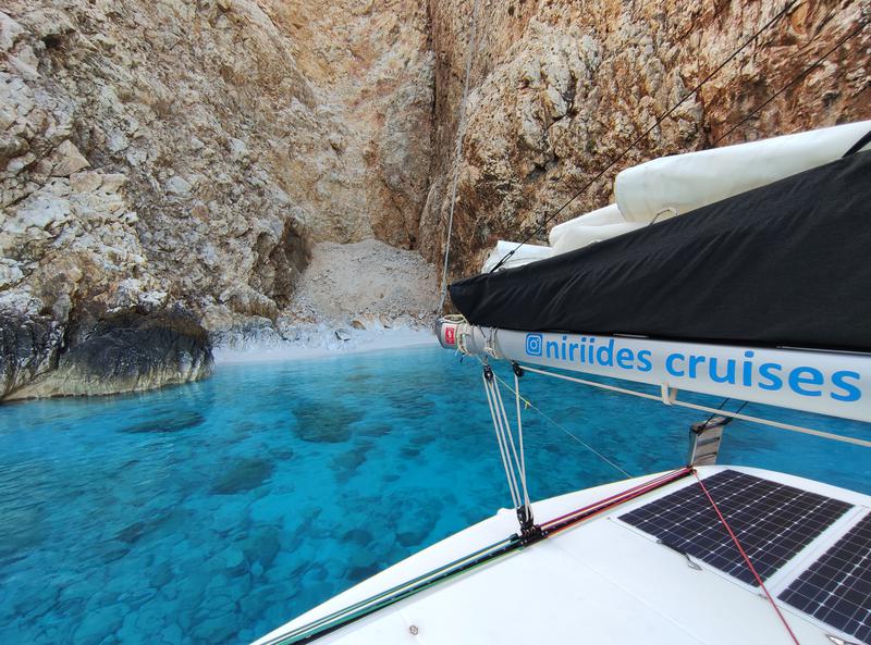 Book yachts online - catamaran - Lagoon 42 - Aktaia - rent