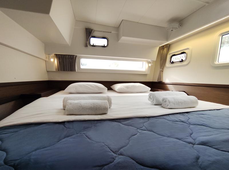Book yachts online - catamaran - Lagoon 42 - Aktaia - rent