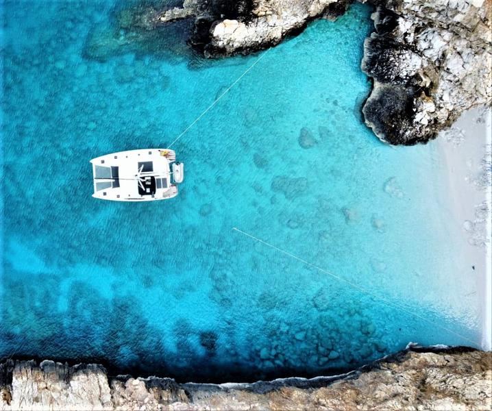 Book yachts online - catamaran - Lagoon 42 - Aktaia - rent