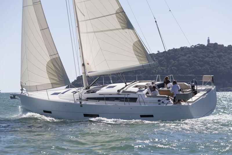 Book yachts online - sailboat - Dufour 430 Grand Large - Scarlet - rent