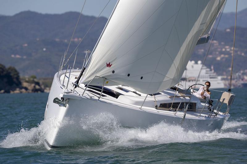 Book yachts online - sailboat - Dufour 430 Grand Large - Scarlet - rent