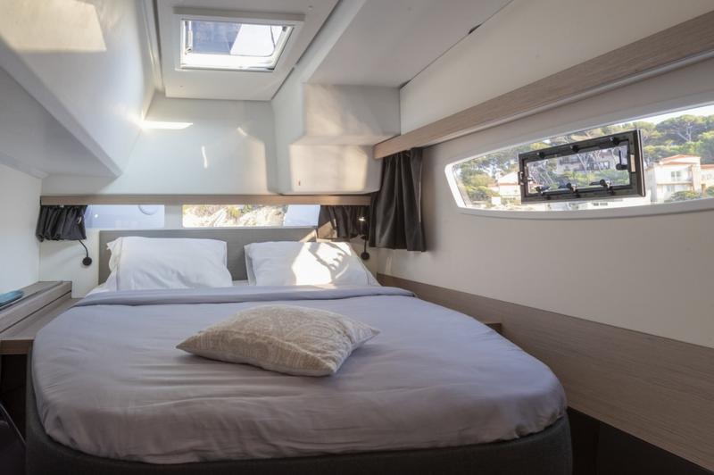 Book yachts online - catamaran - Isla 40 - Ares X - rent