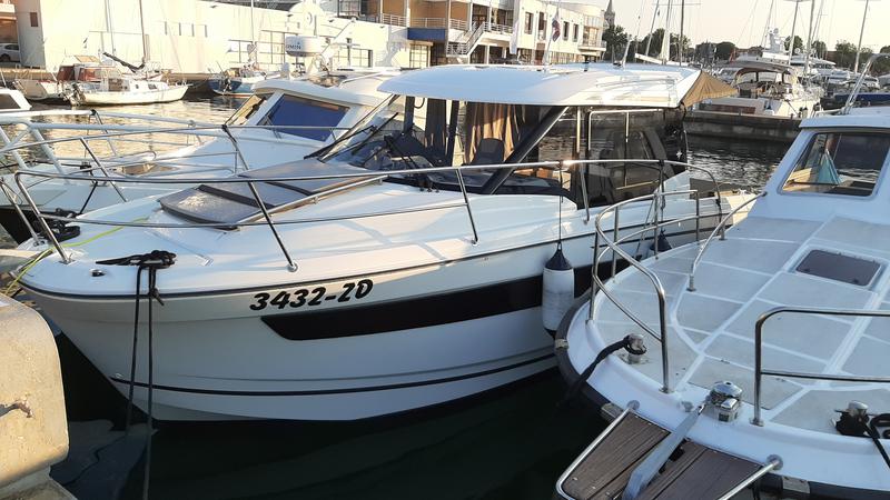 Book yachts online - motorboat - Merry Fisher 895 - Biene Maja - rent