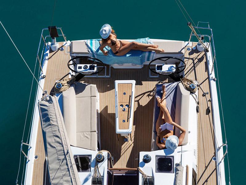 Book yachts online - sailboat - Dufour 390 GL - NEW 2022! - rent