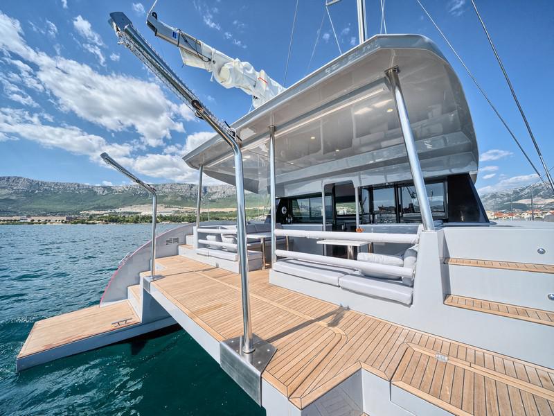 Book yachts online - catamaran - Luna 49 - RED - rent