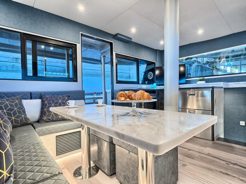 Book yachts online - catamaran - Luna 49 - RED - rent