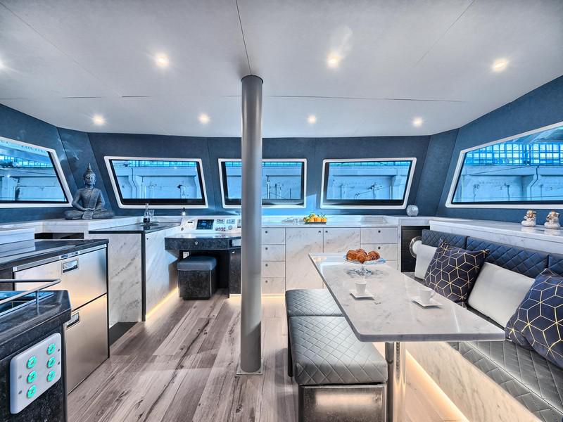 Book yachts online - catamaran - Luna 49 - RED - rent