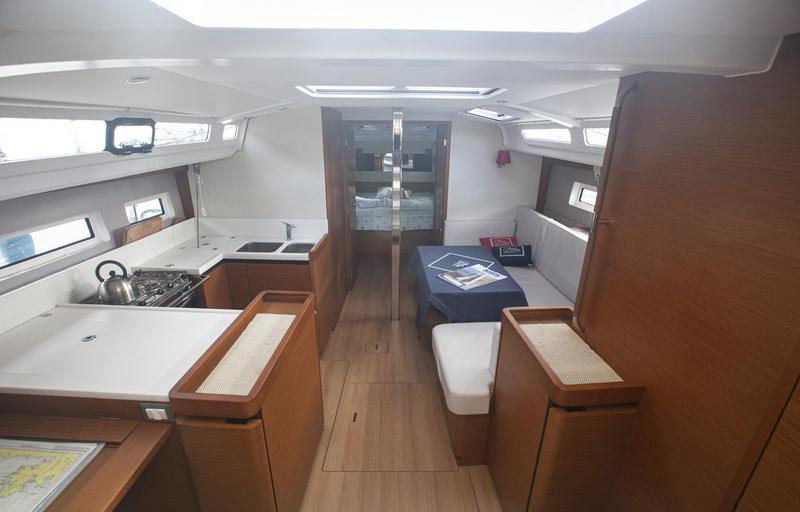 Book yachts online - sailboat - Sun Odyssey 440 - Celtic Breeze - rent