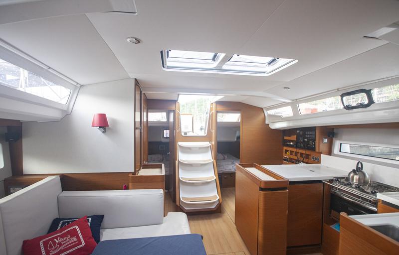 Book yachts online - sailboat - Sun Odyssey 440 - Celtic Breeze - rent