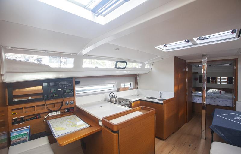 Book yachts online - sailboat - Sun Odyssey 440 - Celtic Breeze - rent