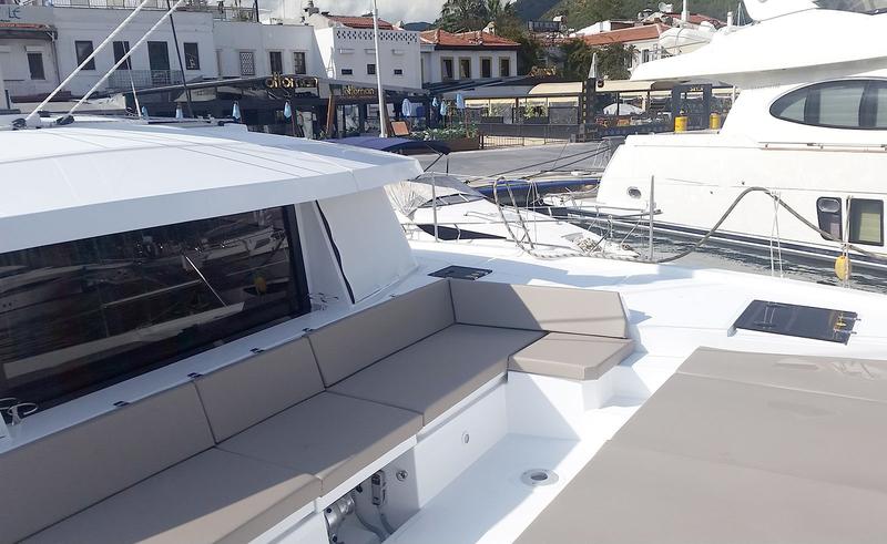 Book yachts online - catamaran - Bali 4.5 - LeAndra - rent