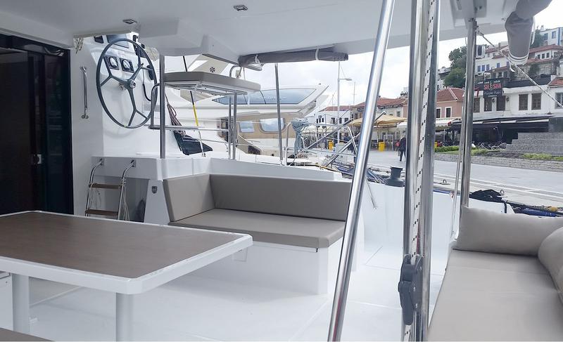 Book yachts online - catamaran - Bali 4.5 - LeAndra - rent
