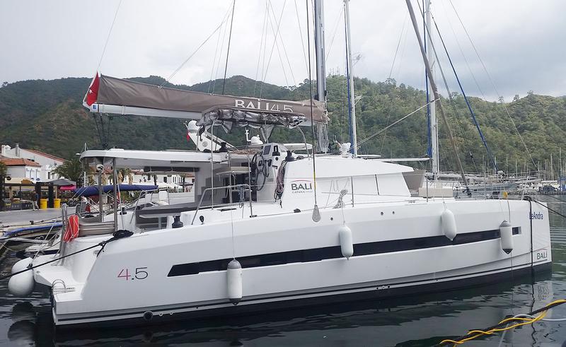 Book yachts online - catamaran - Bali 4.5 - LeAndra - rent