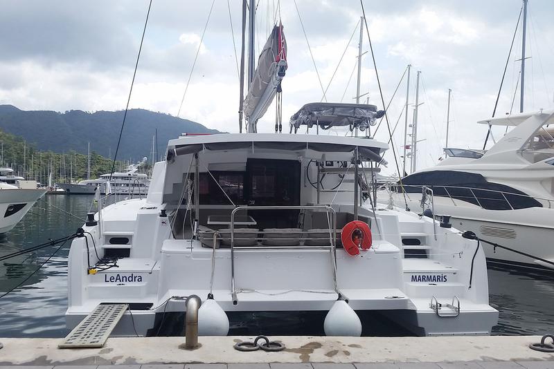 Book yachts online - catamaran - Bali 4.5 - LeAndra - rent