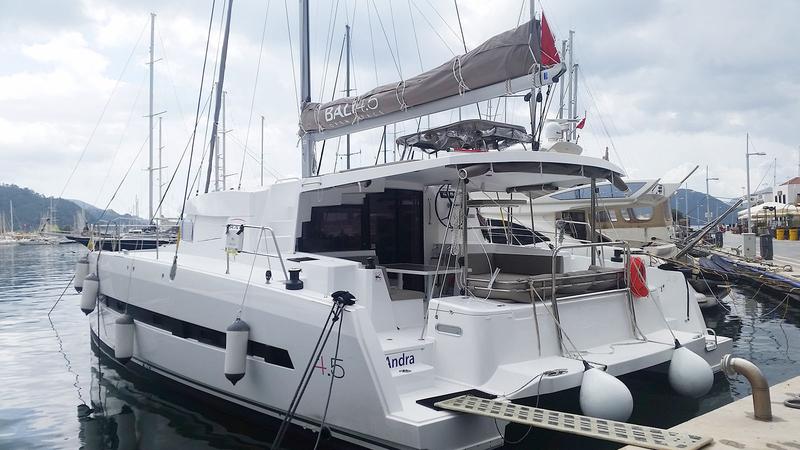 Book yachts online - catamaran - Bali 4.5 - LeAndra - rent