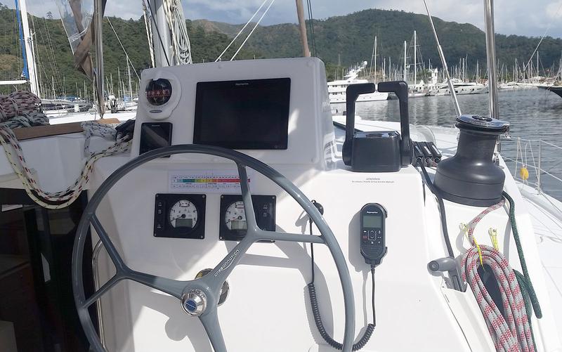 Book yachts online - catamaran - Bali 4.5 - LeAndra - rent