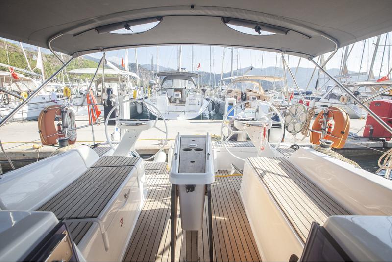 Book yachts online - sailboat - Dufour 360 GL - Nautilus - rent