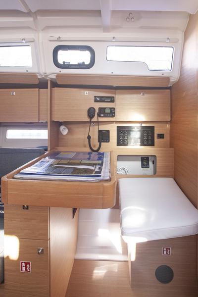 Book yachts online - sailboat - Dufour 360 GL - Nautilus - rent