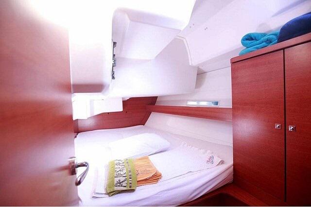 Book yachts online - sailboat - Dufour 450 GL - Dans - rent