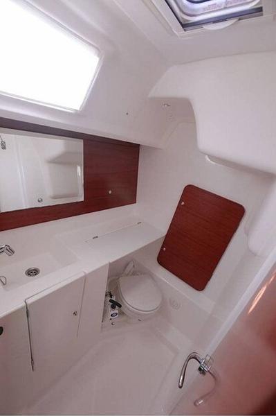 Book yachts online - sailboat - Dufour 335 GL - Kopernik - rent