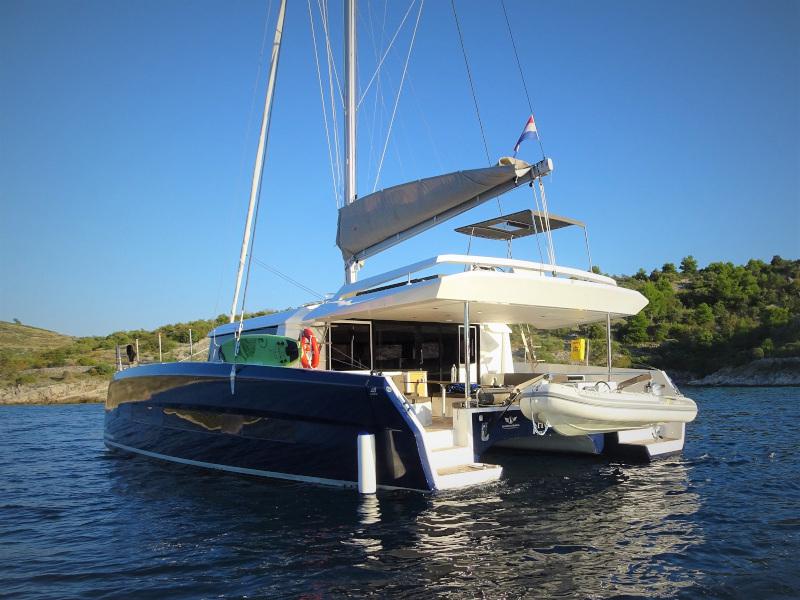 Book yachts online - catamaran - Dufour 48 Catamaran - NAMI NORI - COLOUR HULL, AC+GEN., UNDERWATER LIGHTS - rent