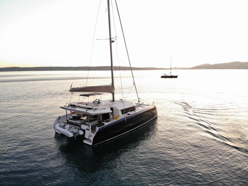 Book yachts online - catamaran - Dufour 48 Catamaran - NAMI NORI - COLOUR HULL, AC+GEN., UNDERWATER LIGHTS - rent