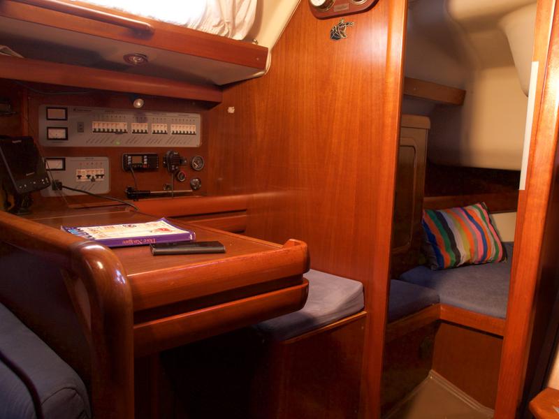 Book yachts online - sailboat - Grand Soleil 43 - Blue Bite - rent