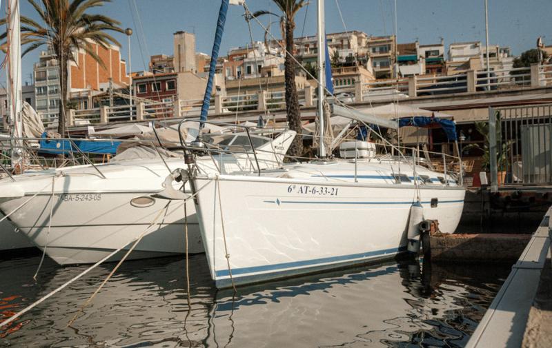 Book yachts online - sailboat - Bavaria 34 Cruiser - Hesperia III - rent