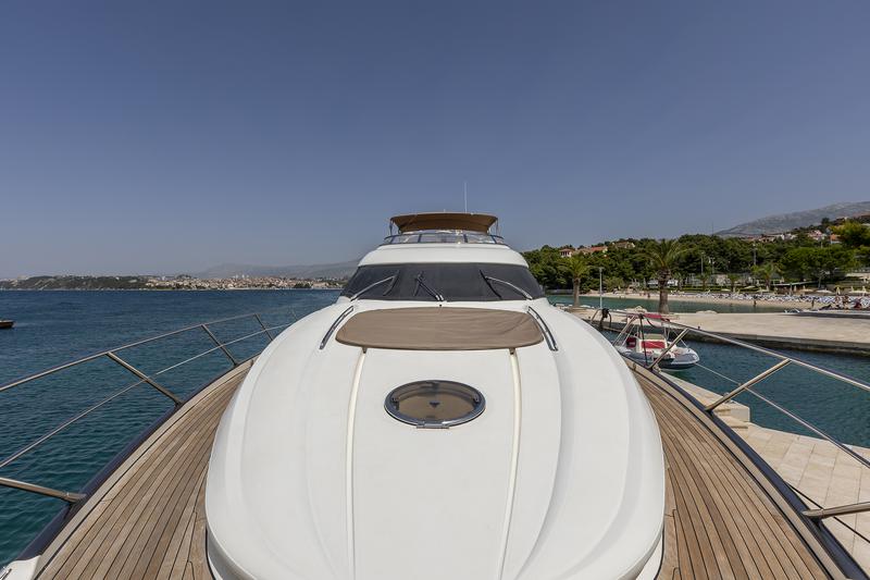 Book yachts online - motorboat - Sunseeker Manhattan 84 - SKYWATER - rent