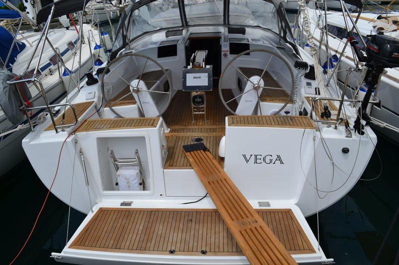 Book yachts online - sailboat - Hanse 415 - Vega - rent