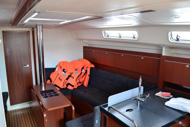 Book yachts online - sailboat - Hanse 415 - Vega - rent