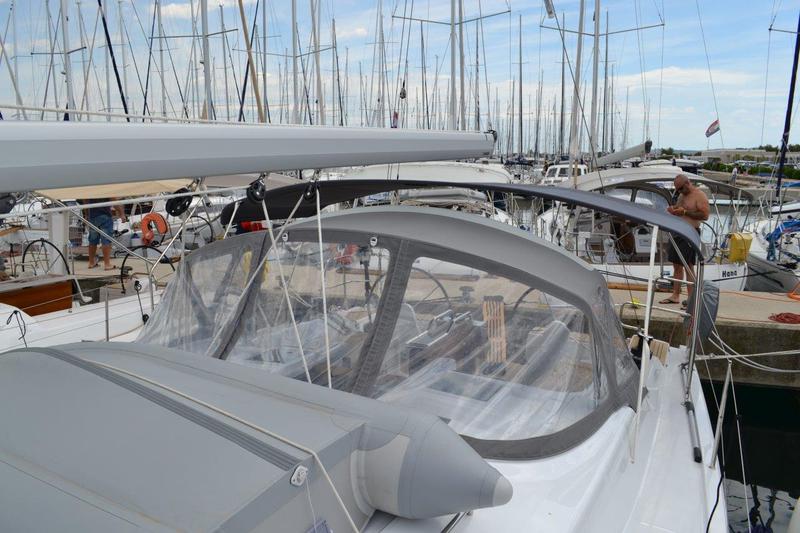 Book yachts online - sailboat - Hanse 415 - Vega - rent