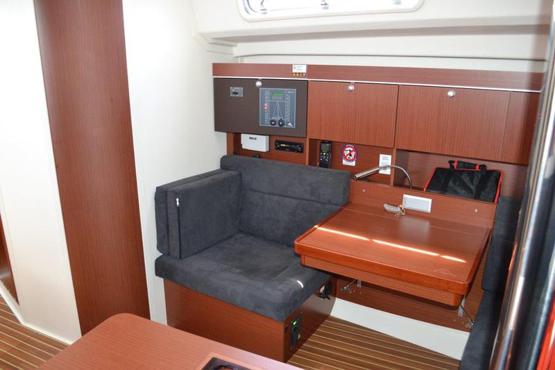 Book yachts online - sailboat - Hanse 415 - Vega - rent