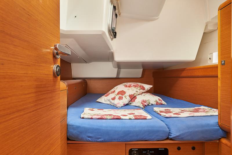 Book yachts online - sailboat - Sun Odyssey 509 - I.Q. (sails 2020) - rent