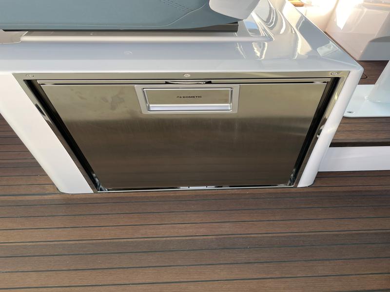 Book yachts online - motorboat - Axopar 37 XC Cross Cabin - KOSI - rent