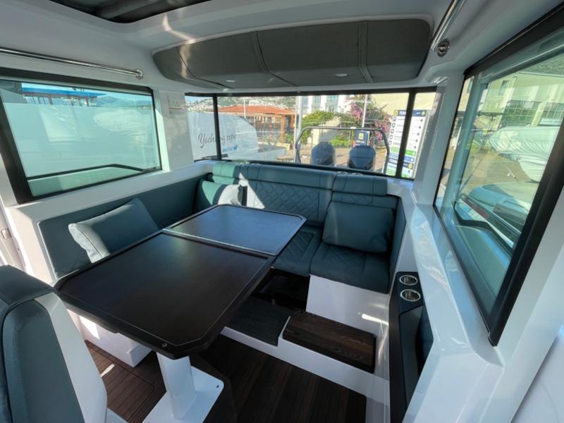 Book yachts online - motorboat - Axopar 37 XC Cross Cabin - KOSI - rent
