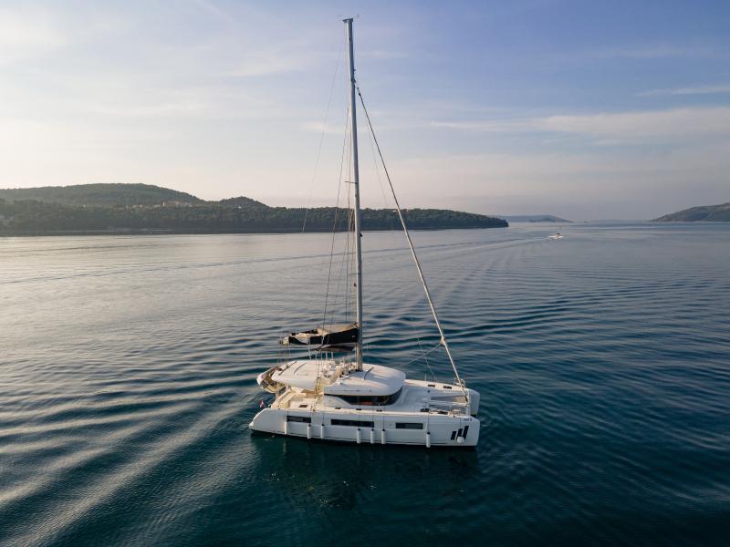 Book yachts online - catamaran - Lagoon 50 Fly - MILA (AC in Salon and cabin + generator) - rent