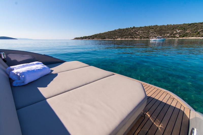 Book yachts online - motorboat - Rand Supreme 27 - PERLA - rent