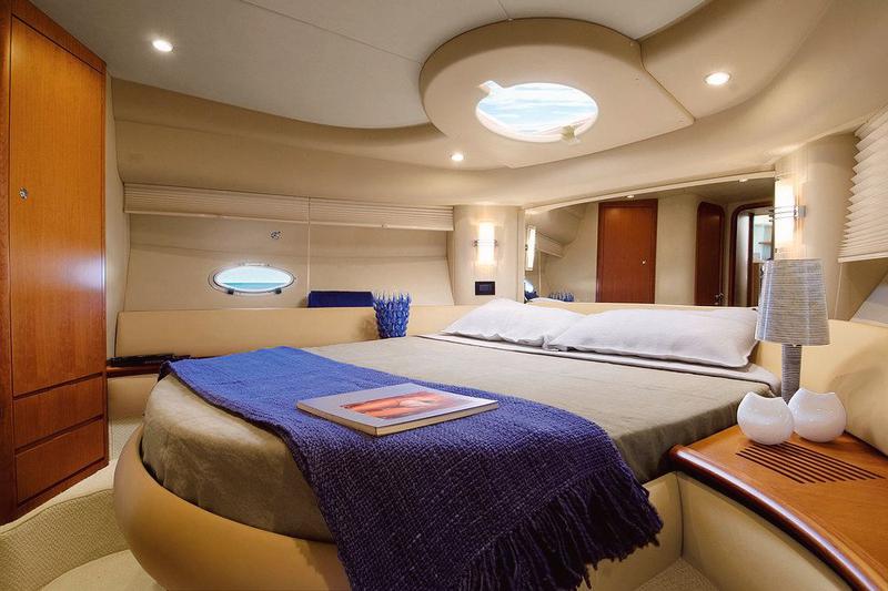 Book yachts online - motorboat - Azimut 42 E - Azimut 42 EL - rent